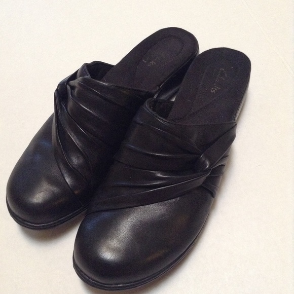 Clarks Shoes - Clarks  Slip Ons. 🌷